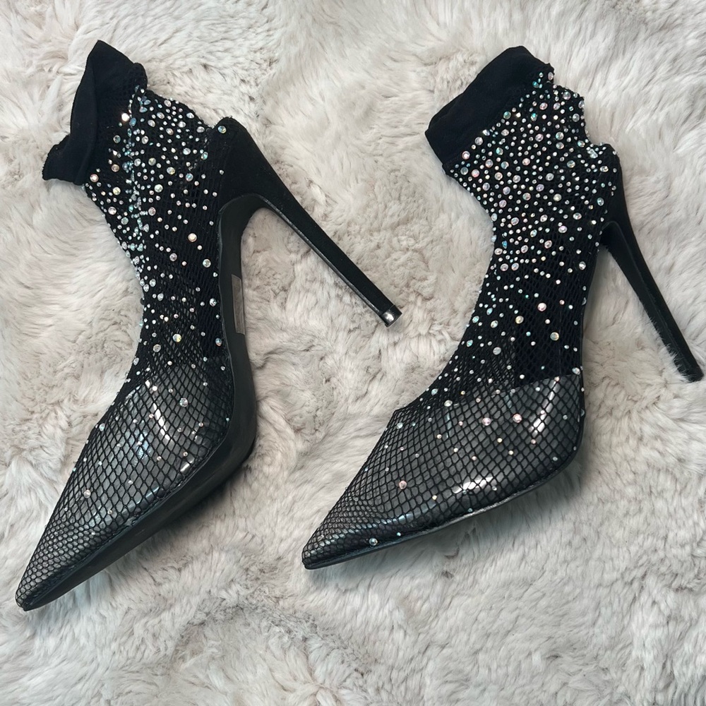 Elegant Black Stiletto Heels with Rhinestone Detailing